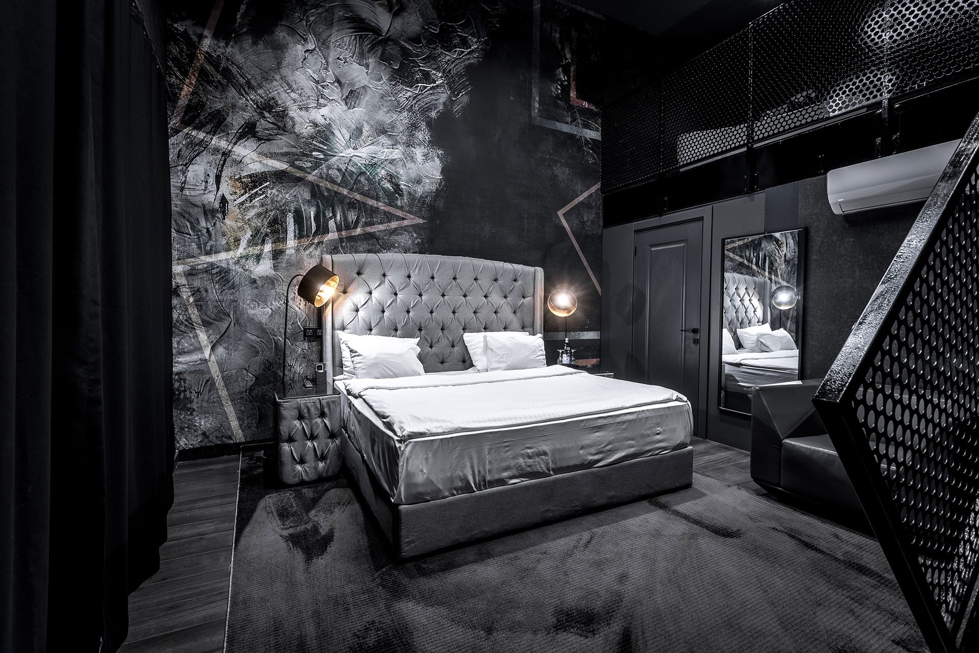 Black Superior Loft - Interior