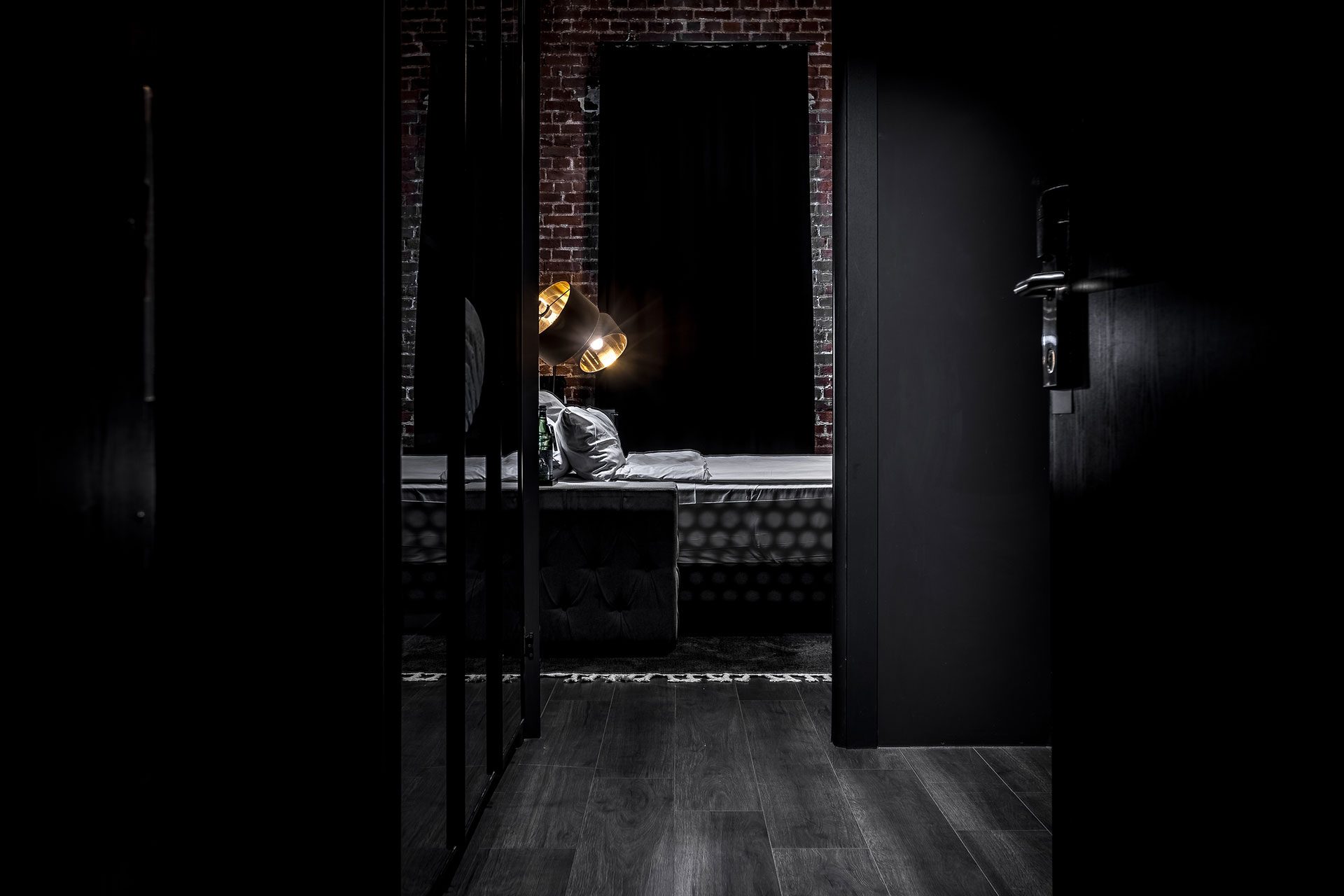 Black Superior Loft - Entrance